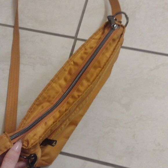 Lug Shimmy Quilted Crossbody Bag Amber Yellow Gold - Picture 5 of 13